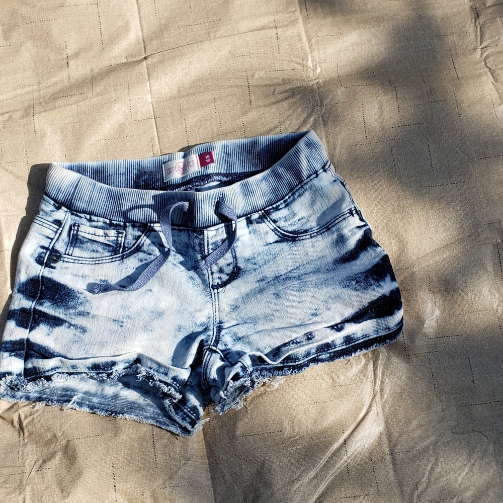 ❤3/$25❤ Distressed jean shorts